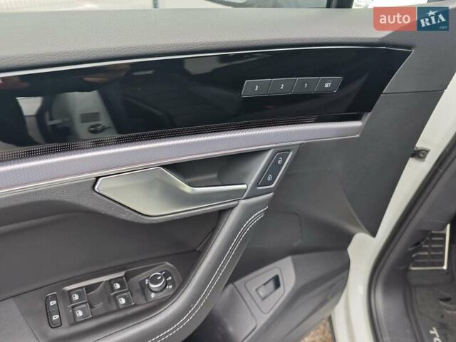 Белый Фольксваген Туарег, объемом двигателя 2.97 л и пробегом 179 тыс. км за 53924 $, фото 12 на Automoto.ua