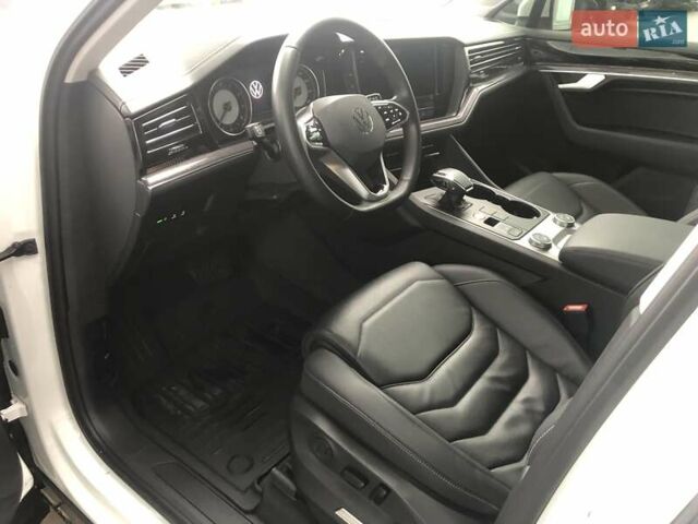 Белый Фольксваген Туарег, объемом двигателя 3 л и пробегом 44 тыс. км за 47000 $, фото 8 на Automoto.ua