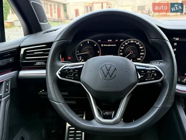 Белый Фольксваген Туарег, объемом двигателя 2.97 л и пробегом 90 тыс. км за 59989 $, фото 43 на Automoto.ua