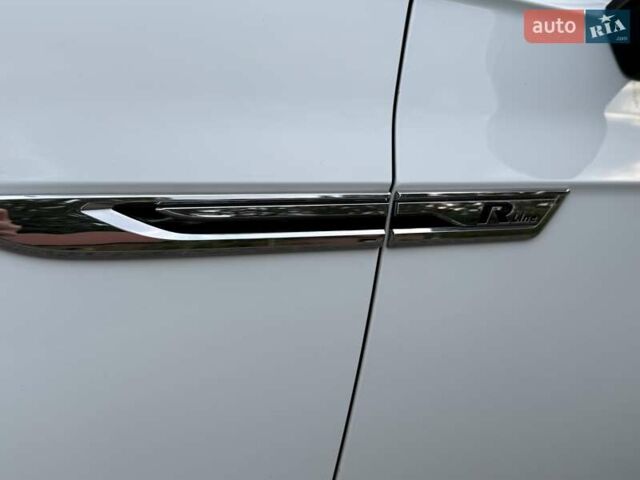 Белый Фольксваген Туарег, объемом двигателя 2.97 л и пробегом 90 тыс. км за 59989 $, фото 27 на Automoto.ua