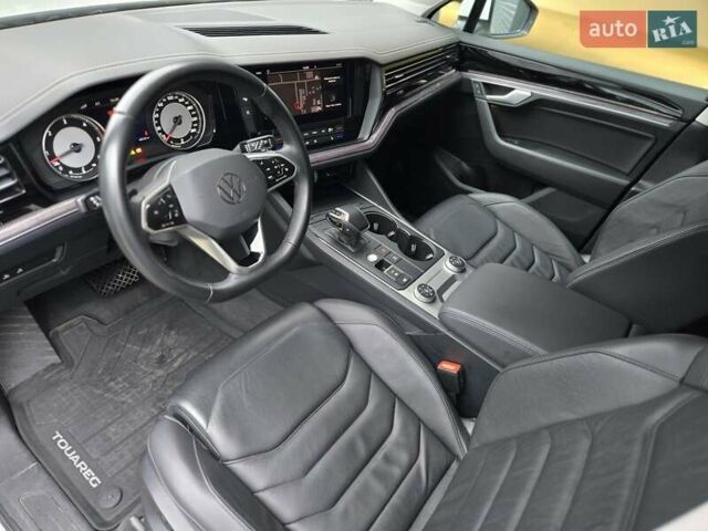 Белый Фольксваген Туарег, объемом двигателя 2.97 л и пробегом 48 тыс. км за 48999 $, фото 11 на Automoto.ua