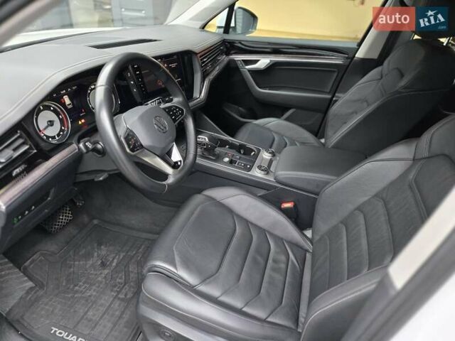 Белый Фольксваген Туарег, объемом двигателя 2.97 л и пробегом 48 тыс. км за 48999 $, фото 9 на Automoto.ua