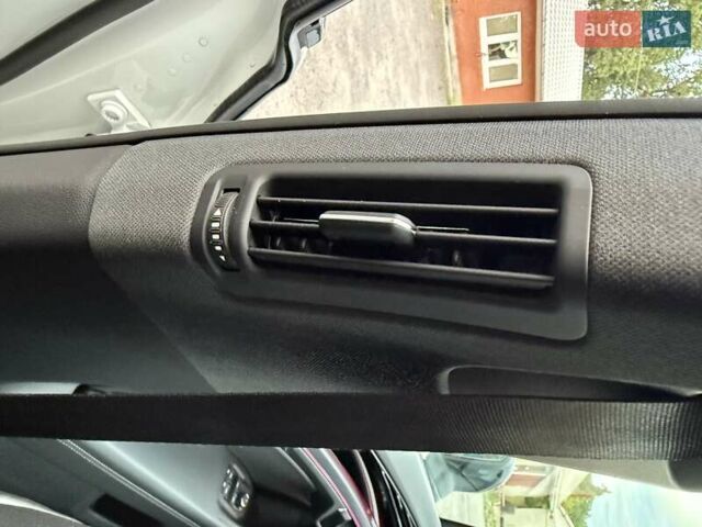 Белый Фольксваген Туарег, объемом двигателя 2.97 л и пробегом 90 тыс. км за 59989 $, фото 53 на Automoto.ua