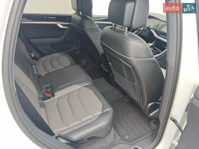 Белый Фольксваген Туарег, объемом двигателя 2.97 л и пробегом 179 тыс. км за 53924 $, фото 11 на Automoto.ua