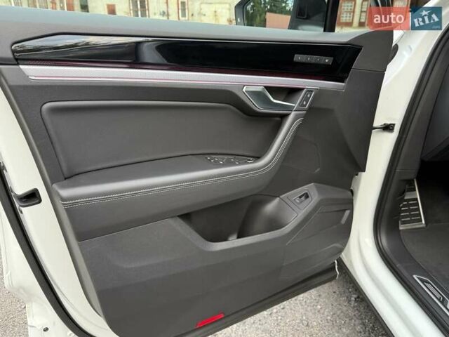 Белый Фольксваген Туарег, объемом двигателя 2.97 л и пробегом 90 тыс. км за 59989 $, фото 64 на Automoto.ua