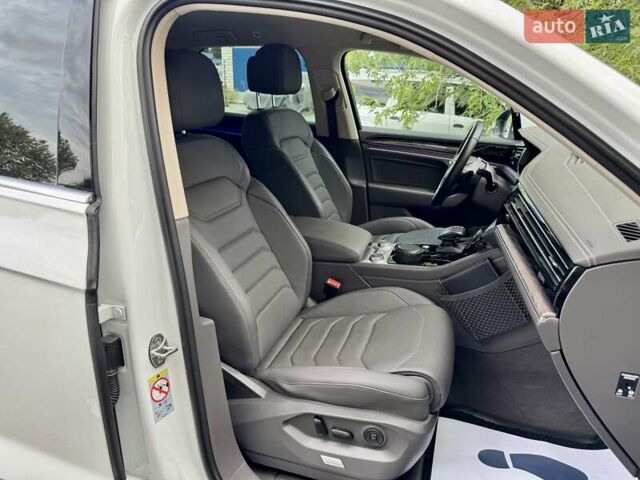 Белый Фольксваген Туарег, объемом двигателя 2.99 л и пробегом 40 тыс. км за 64990 $, фото 19 на Automoto.ua