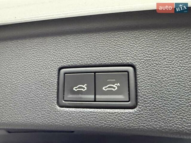 Белый Фольксваген Туарег, объемом двигателя 2.97 л и пробегом 90 тыс. км за 59989 $, фото 25 на Automoto.ua