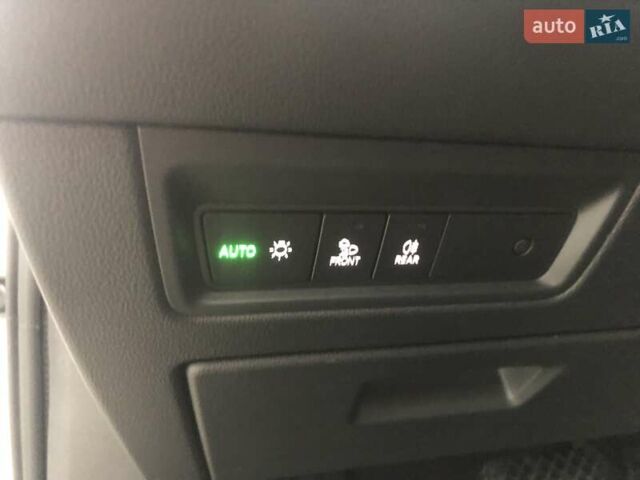 Белый Фольксваген Туарег, объемом двигателя 3 л и пробегом 44 тыс. км за 47000 $, фото 11 на Automoto.ua