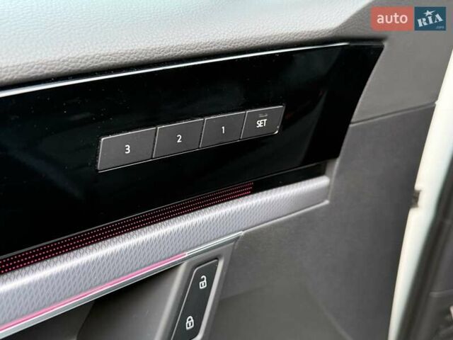 Белый Фольксваген Туарег, объемом двигателя 2.97 л и пробегом 90 тыс. км за 59989 $, фото 63 на Automoto.ua