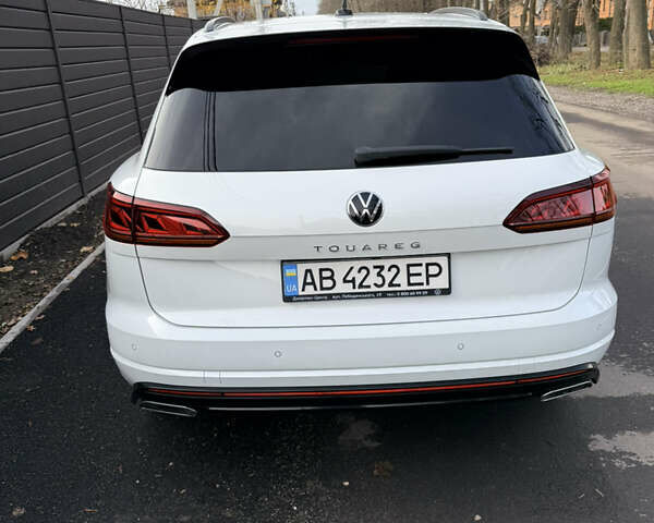 Белый Фольксваген Туарег, объемом двигателя 2.97 л и пробегом 208 тыс. км за 49900 $, фото 4 на Automoto.ua