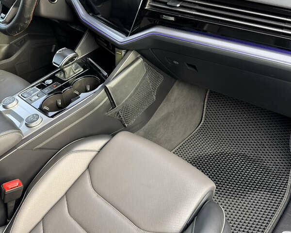 Белый Фольксваген Туарег, объемом двигателя 2.97 л и пробегом 208 тыс. км за 49900 $, фото 7 на Automoto.ua