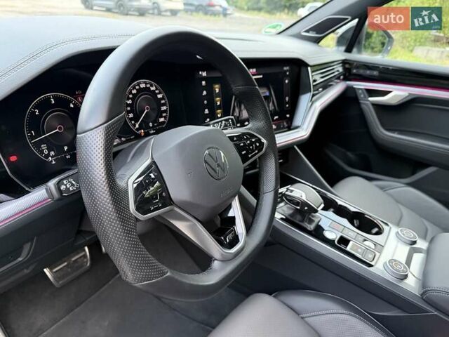 Белый Фольксваген Туарег, объемом двигателя 2.97 л и пробегом 90 тыс. км за 59989 $, фото 58 на Automoto.ua