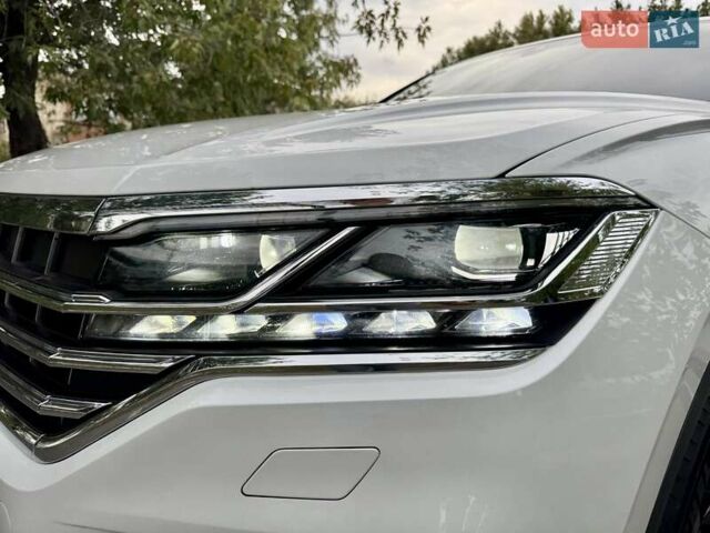 Белый Фольксваген Туарег, объемом двигателя 2.99 л и пробегом 40 тыс. км за 64990 $, фото 44 на Automoto.ua