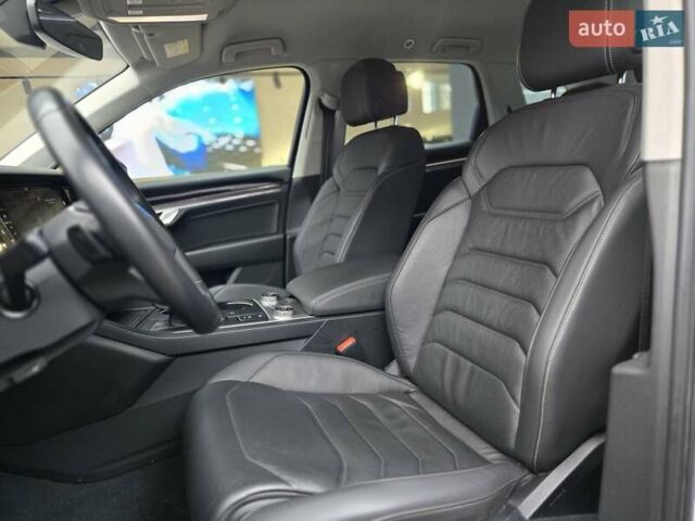 Білий Фольксваген Туарег, об'ємом двигуна 2.97 л та пробігом 48 тис. км за 48999 $, фото 10 на Automoto.ua