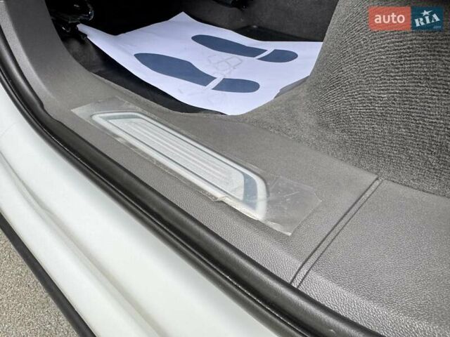 Белый Фольксваген Туарег, объемом двигателя 2.99 л и пробегом 40 тыс. км за 64990 $, фото 37 на Automoto.ua