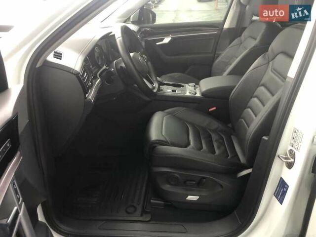 Белый Фольксваген Туарег, объемом двигателя 3 л и пробегом 44 тыс. км за 47000 $, фото 9 на Automoto.ua