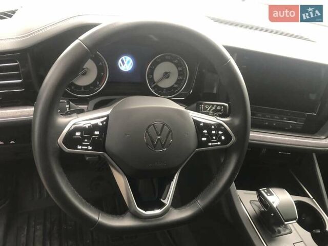 Белый Фольксваген Туарег, объемом двигателя 3 л и пробегом 44 тыс. км за 47000 $, фото 12 на Automoto.ua