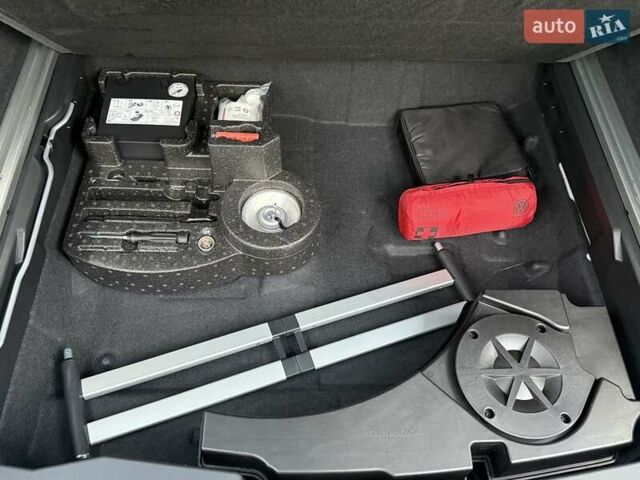 Белый Фольксваген Туарег, объемом двигателя 2.97 л и пробегом 90 тыс. км за 59989 $, фото 26 на Automoto.ua