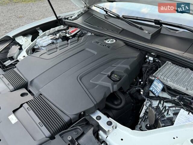 Белый Фольксваген Туарег, объемом двигателя 2.97 л и пробегом 90 тыс. км за 59989 $, фото 22 на Automoto.ua