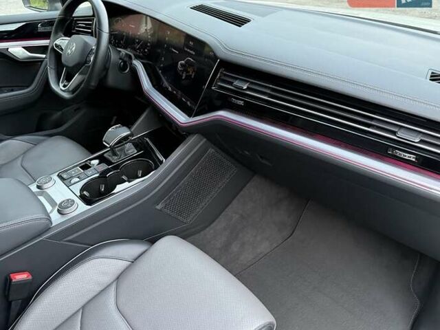 Белый Фольксваген Туарег, объемом двигателя 2.97 л и пробегом 90 тыс. км за 59989 $, фото 33 на Automoto.ua