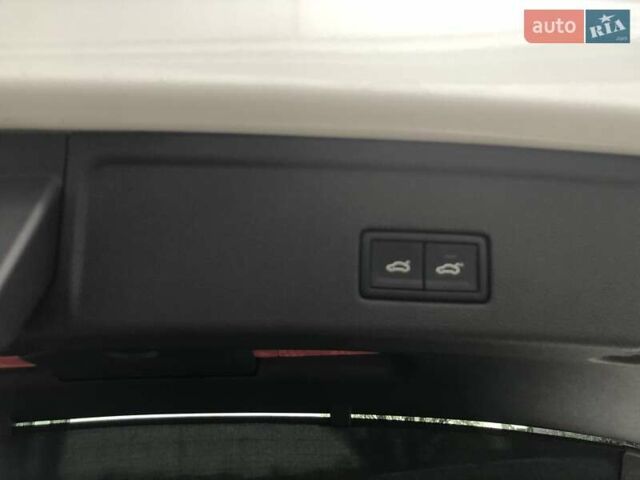 Белый Фольксваген Туарег, объемом двигателя 3 л и пробегом 44 тыс. км за 47000 $, фото 37 на Automoto.ua