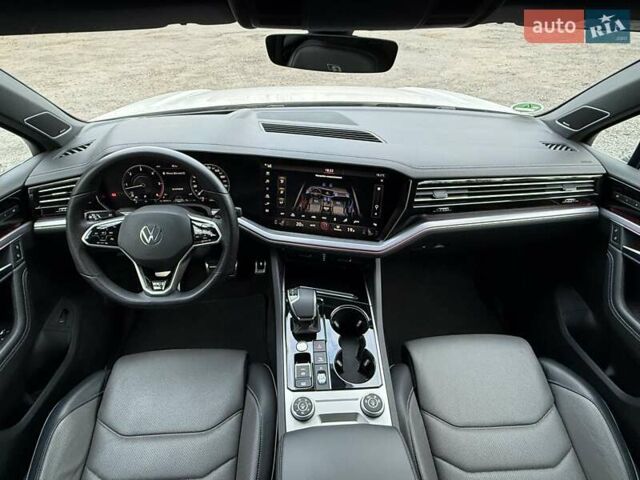 Белый Фольксваген Туарег, объемом двигателя 2.97 л и пробегом 90 тыс. км за 59989 $, фото 50 на Automoto.ua