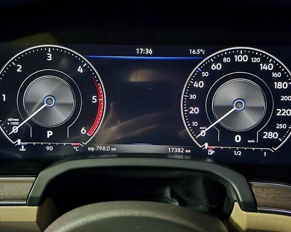 Білий Фольксваген Туарег, об'ємом двигуна 2.97 л та пробігом 17 тис. км за 65500 $, фото 8 на Automoto.ua