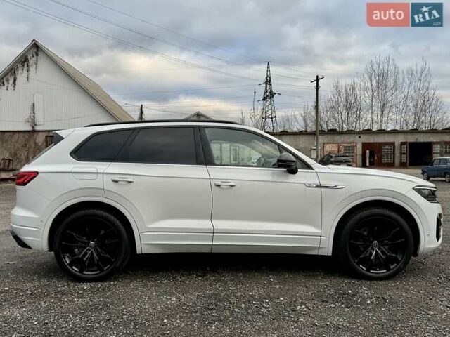 Белый Фольксваген Туарег, объемом двигателя 2.97 л и пробегом 90 тыс. км за 59989 $, фото 12 на Automoto.ua
