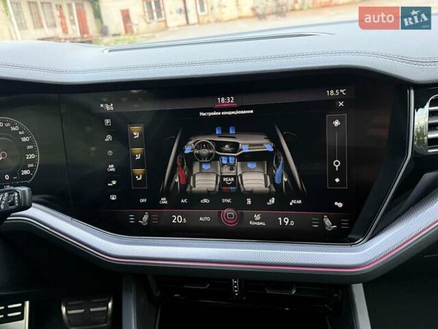 Белый Фольксваген Туарег, объемом двигателя 2.97 л и пробегом 90 тыс. км за 59989 $, фото 48 на Automoto.ua