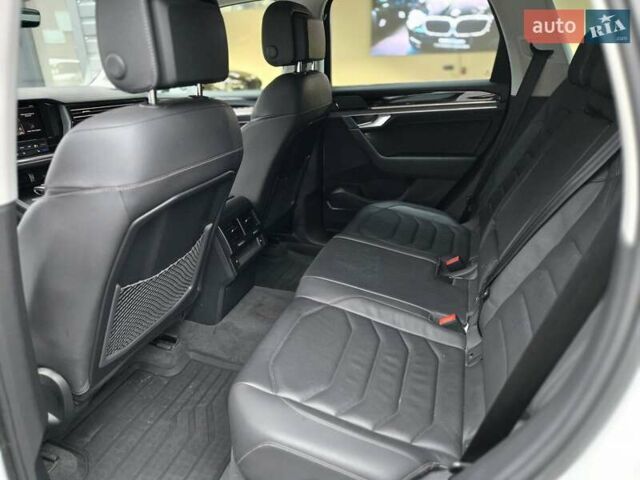 Білий Фольксваген Туарег, об'ємом двигуна 2.97 л та пробігом 48 тис. км за 48999 $, фото 12 на Automoto.ua