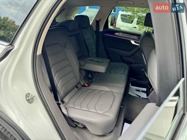 Белый Фольксваген Туарег, объемом двигателя 2.99 л и пробегом 40 тыс. км за 64990 $, фото 20 на Automoto.ua