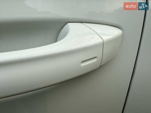 Белый Фольксваген Туарег, объемом двигателя 2.97 л и пробегом 90 тыс. км за 59989 $, фото 66 на Automoto.ua