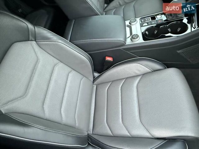 Белый Фольксваген Туарег, объемом двигателя 2.97 л и пробегом 90 тыс. км за 59989 $, фото 32 на Automoto.ua