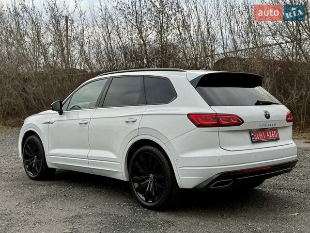 Белый Фольксваген Туарег, объемом двигателя 2.97 л и пробегом 90 тыс. км за 59989 $, фото 3 на Automoto.ua