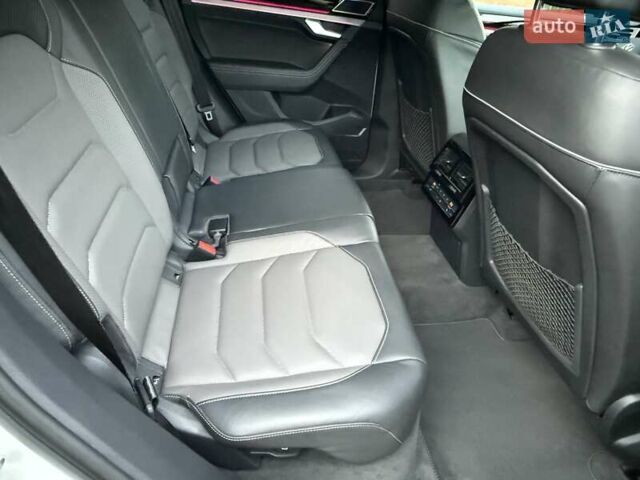 Белый Фольксваген Туарег, объемом двигателя 2.97 л и пробегом 90 тыс. км за 59989 $, фото 30 на Automoto.ua