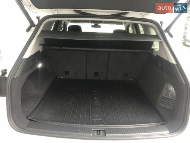 Белый Фольксваген Туарег, объемом двигателя 3 л и пробегом 44 тыс. км за 47000 $, фото 36 на Automoto.ua