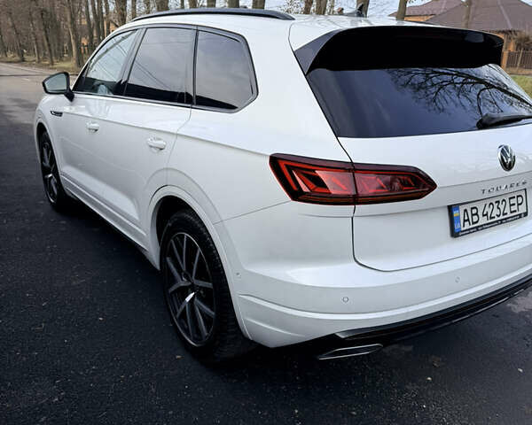 Белый Фольксваген Туарег, объемом двигателя 2.97 л и пробегом 208 тыс. км за 49900 $, фото 5 на Automoto.ua