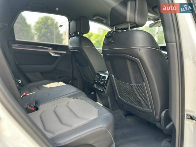 Білий Фольксваген Туарег, об'ємом двигуна 2.99 л та пробігом 26 тис. км за 69999 $, фото 22 на Automoto.ua