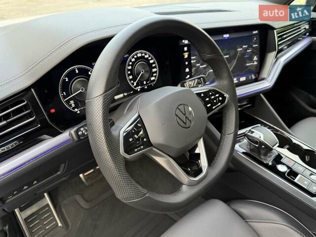 Белый Фольксваген Туарег, объемом двигателя 2.97 л и пробегом 131 тыс. км за 61990 $, фото 54 на Automoto.ua