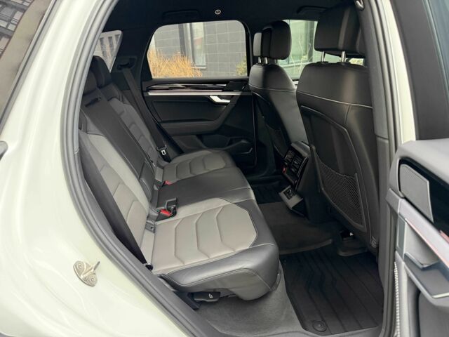 Білий Фольксваген Туарег, об'ємом двигуна 3 л та пробігом 63 тис. км за 62999 $, фото 16 на Automoto.ua