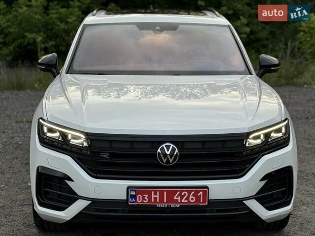 Белый Фольксваген Туарег, объемом двигателя 2.97 л и пробегом 131 тыс. км за 61990 $, фото 11 на Automoto.ua