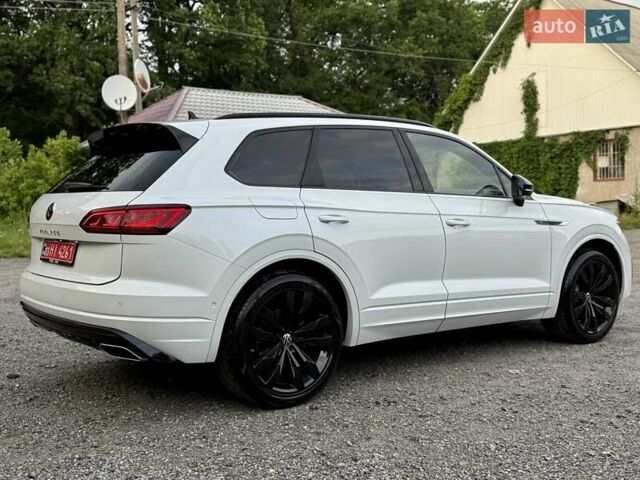 Белый Фольксваген Туарег, объемом двигателя 2.97 л и пробегом 131 тыс. км за 61990 $, фото 12 на Automoto.ua