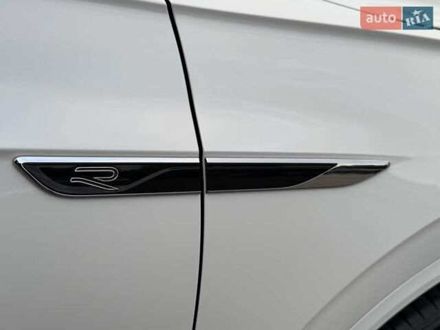 Белый Фольксваген Туарег, объемом двигателя 2.97 л и пробегом 131 тыс. км за 61990 $, фото 67 на Automoto.ua