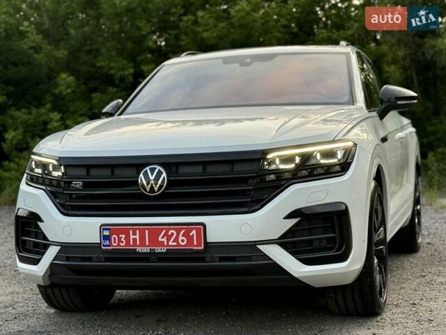 Белый Фольксваген Туарег, объемом двигателя 2.97 л и пробегом 131 тыс. км за 61990 $, фото 1 на Automoto.ua