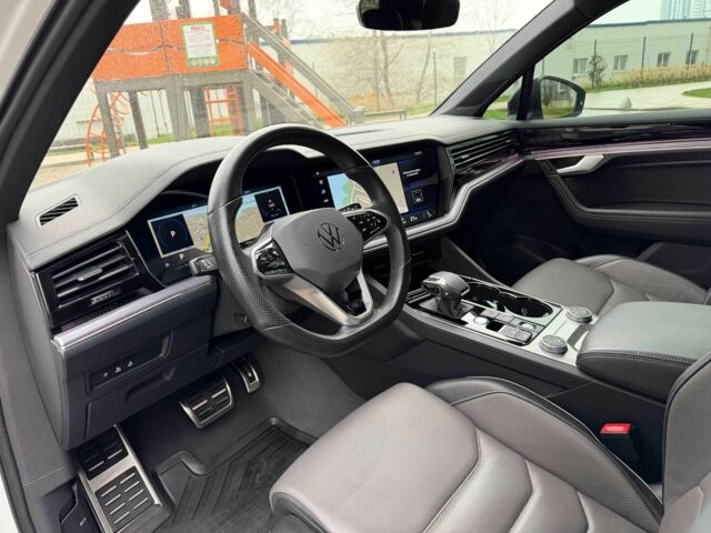 Білий Фольксваген Туарег, об'ємом двигуна 3 л та пробігом 63 тис. км за 62999 $, фото 12 на Automoto.ua