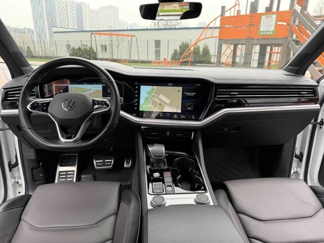 Білий Фольксваген Туарег, об'ємом двигуна 3 л та пробігом 63 тис. км за 62999 $, фото 18 на Automoto.ua