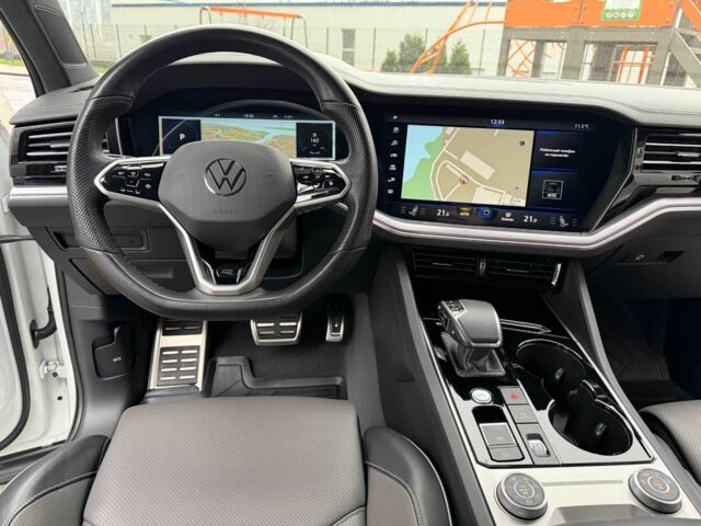 Білий Фольксваген Туарег, об'ємом двигуна 3 л та пробігом 63 тис. км за 62999 $, фото 19 на Automoto.ua