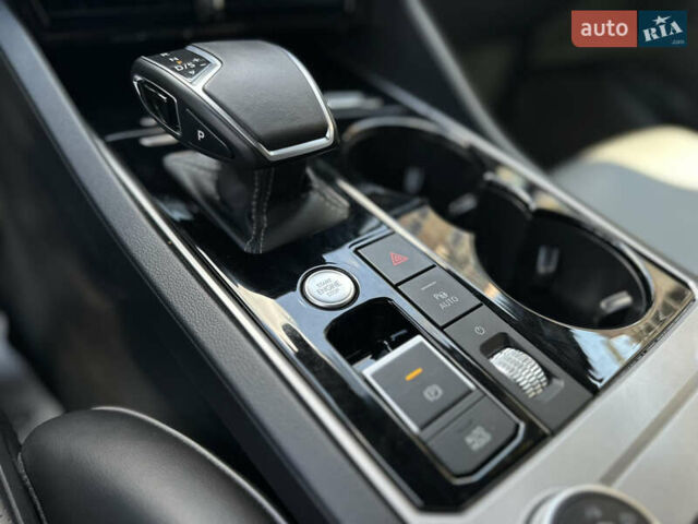 Білий Фольксваген Туарег, об'ємом двигуна 2.99 л та пробігом 26 тис. км за 69999 $, фото 33 на Automoto.ua