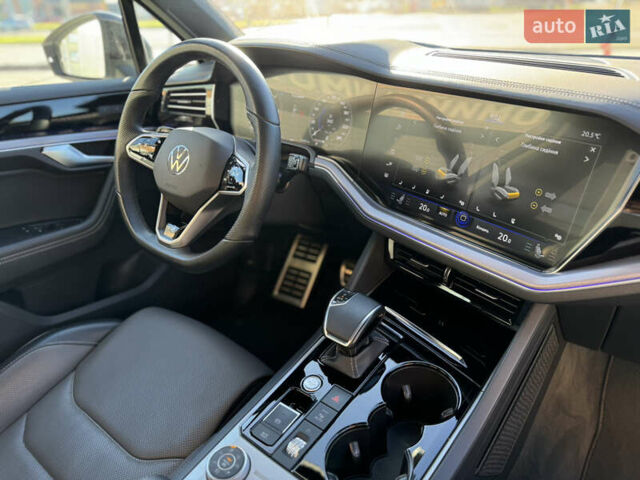 Белый Фольксваген Туарег, объемом двигателя 2.97 л и пробегом 138 тыс. км за 63000 $, фото 34 на Automoto.ua