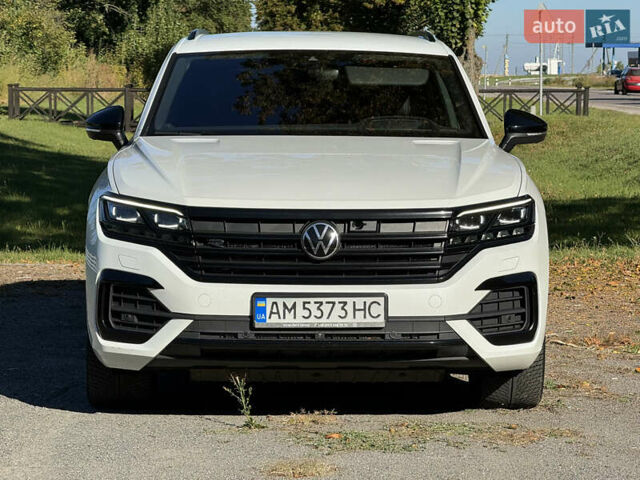 Белый Фольксваген Туарег, объемом двигателя 2.97 л и пробегом 135 тыс. км за 65700 $, фото 1 на Automoto.ua